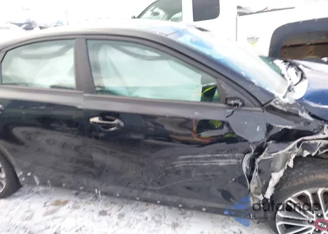 2021 Kia Forte Gt z USA, uszkodzony, nr VIN 3KPF44AC9ME396103